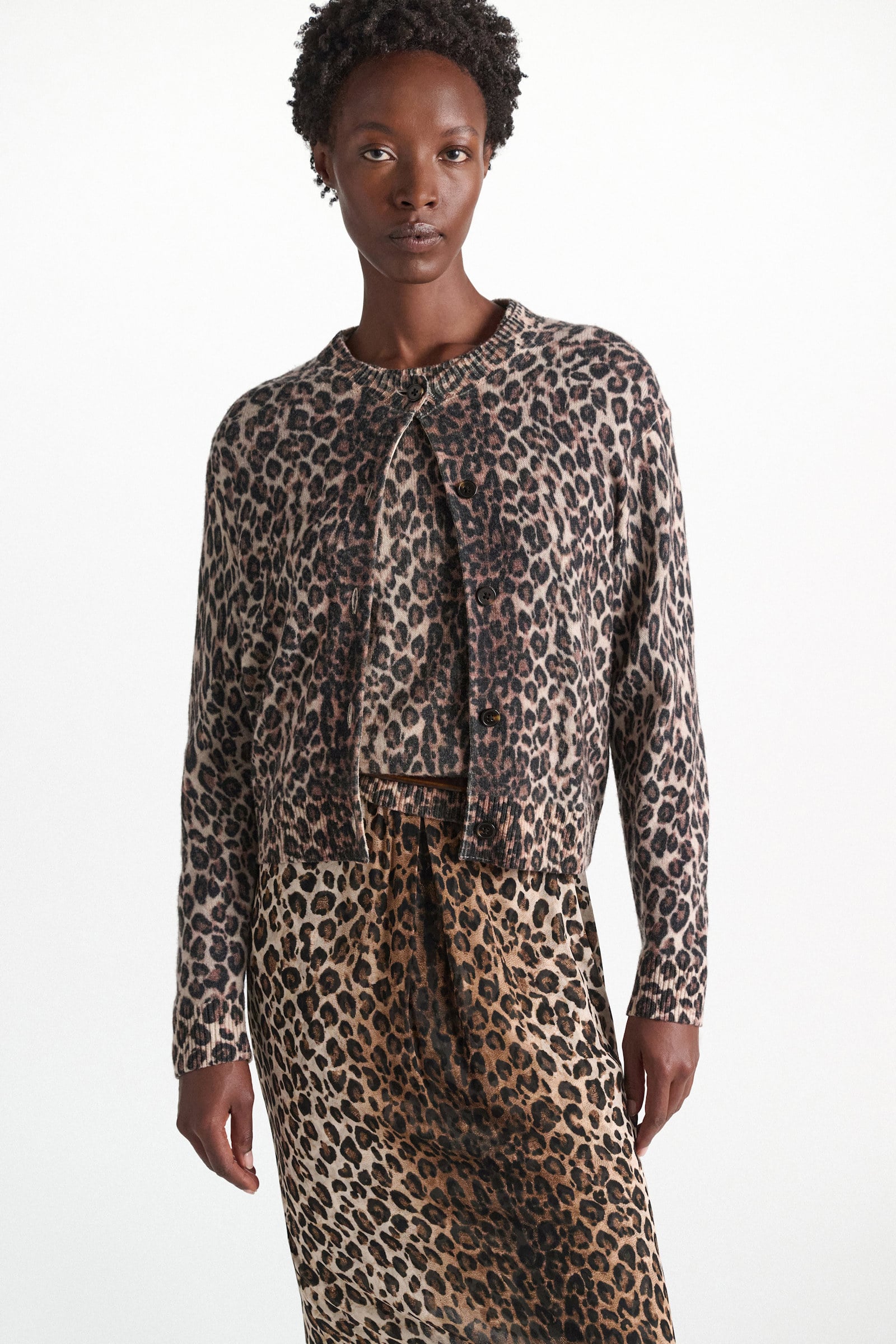 Dorothee Schumacher Merino-cashmere leopard print cardigan leo allover brown Model Detail View