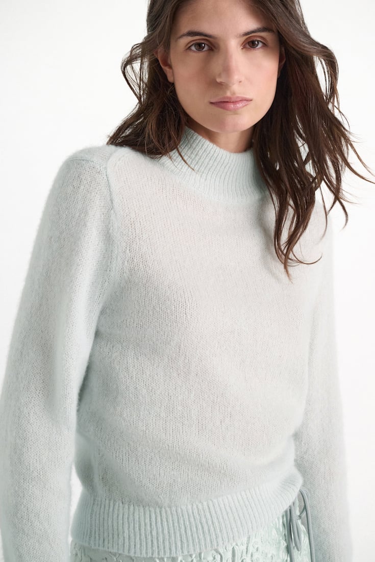 Dorothee Schumacher Cashmere turtleneck pullover mint Model Detail View