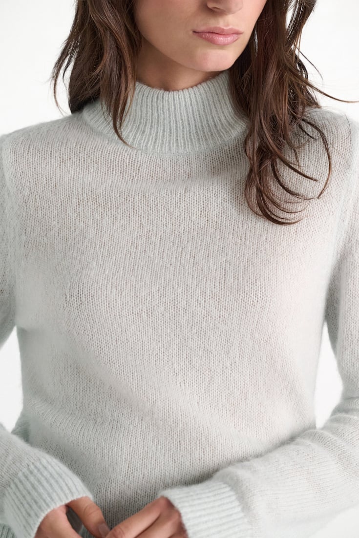 Dorothee Schumacher Cashmere turtleneck pullover mint Model Detail View