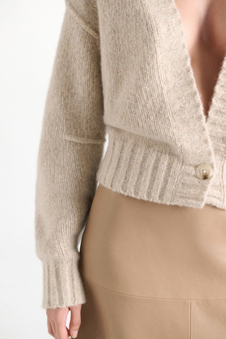 Dorothee Schumacher Deep V cashmere cardigan pearl mouliné Model Detail View