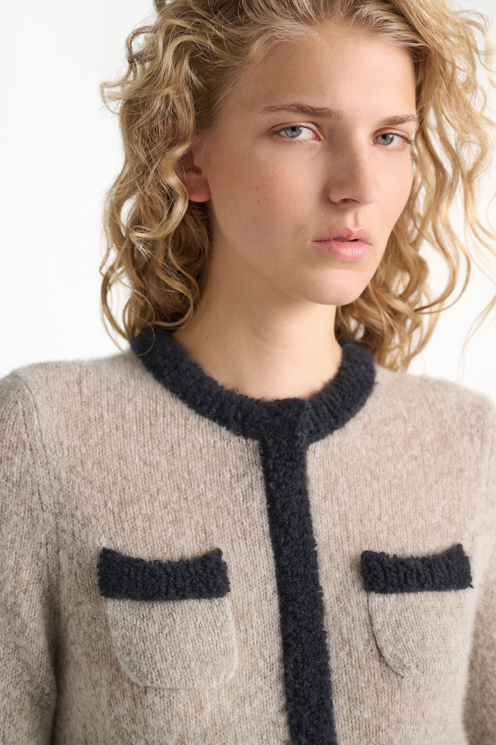 Dorothee Schumacher Cashmere cardigan-look pullover flash light Model Detail View