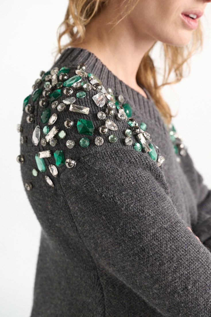 Dorothee Schumacher Verzierter V-Ausschnitt-Pullover aus Merino stereo grey Model Detail View