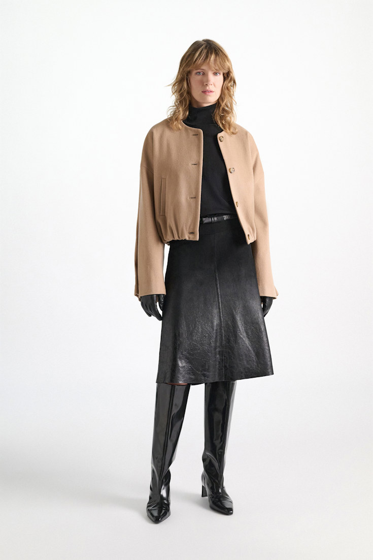 Dorothee Schumacher Glänzender Rollkragenpullover vinyl black Model Front View