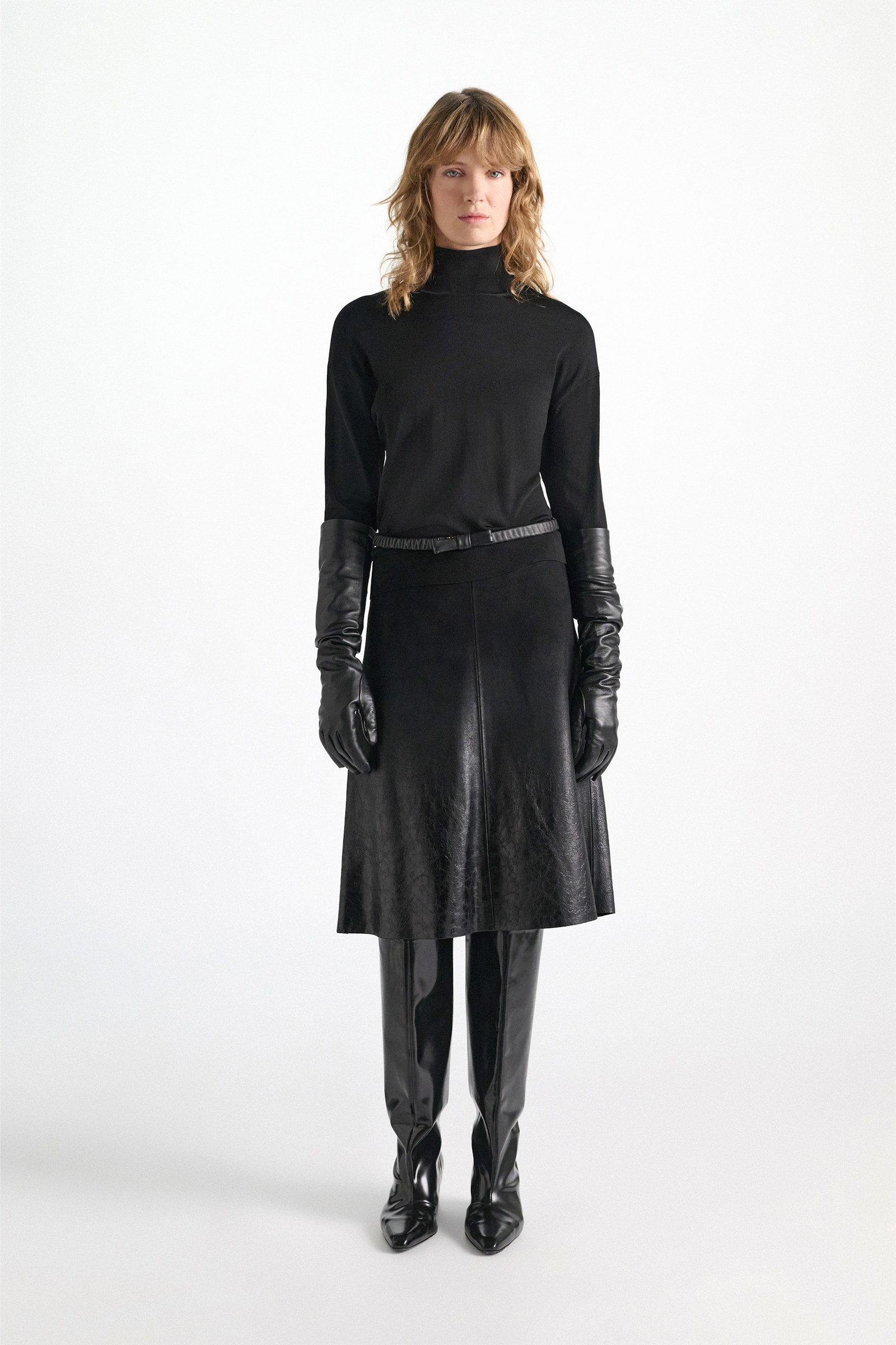 Dorothee Schumacher Glänzender Rollkragenpullover vinyl black Model Detail View