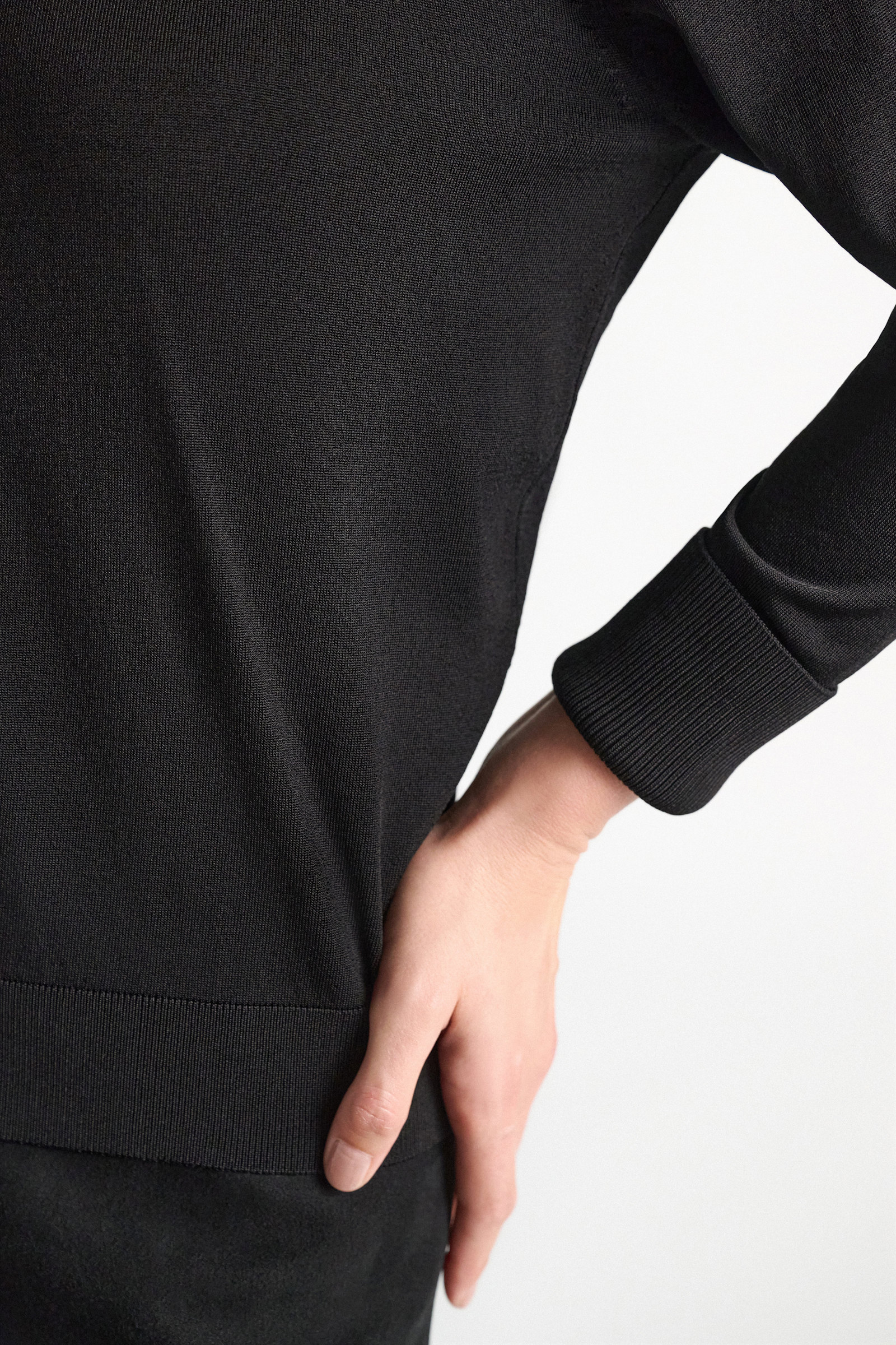 Dorothee Schumacher Glänzender Rollkragenpullover vinyl black Model Detail View