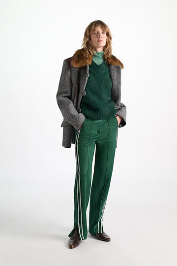 Dorothee Schumacher Trackpants mit gestricktem Seitenstreifen emerald Model Front View
