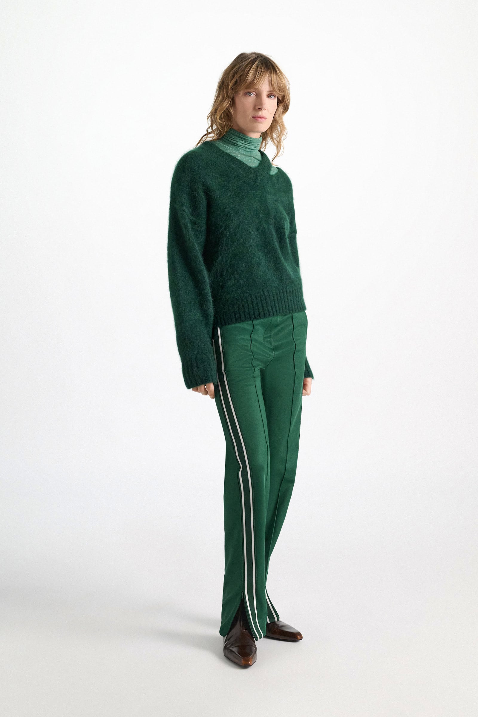 Dorothee Schumacher Trackpants mit gestricktem Seitenstreifen emerald Model Detail View