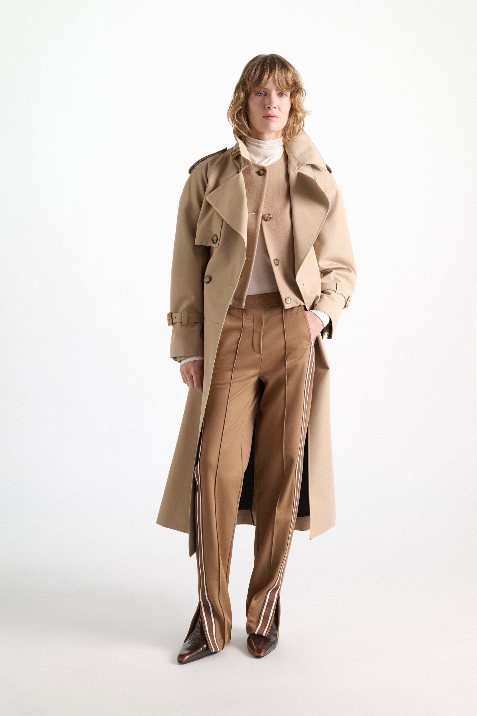Dorothee Schumacher Trackpants mit gestricktem Seitenstreifen almond Model Front View
