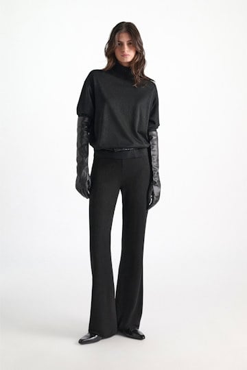Dorothee Schumacher Lurex-jersey pants vinyl black Model Detail View