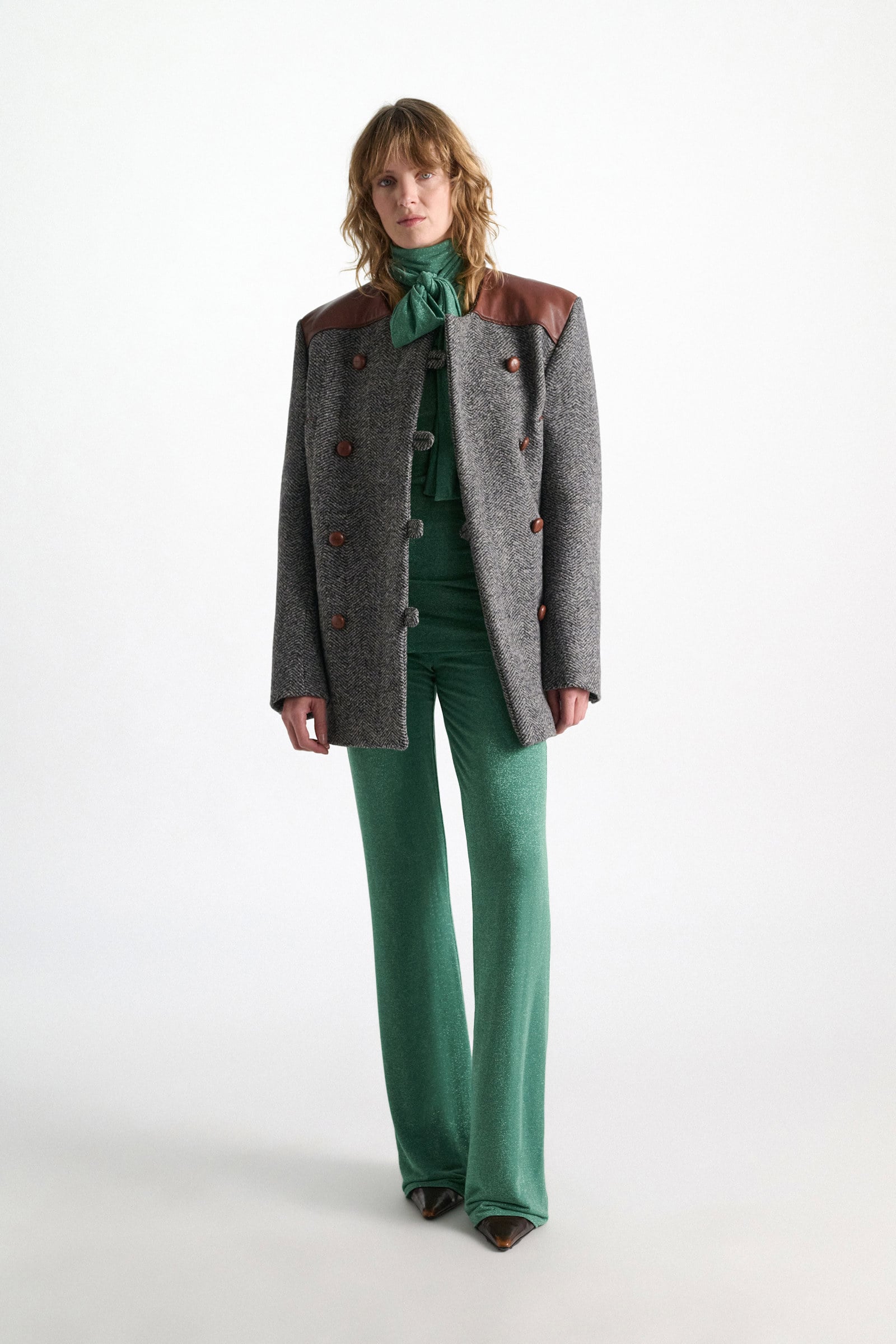 Dorothee Schumacher Schal aus Lurex-Jersey emerald Model Front View
