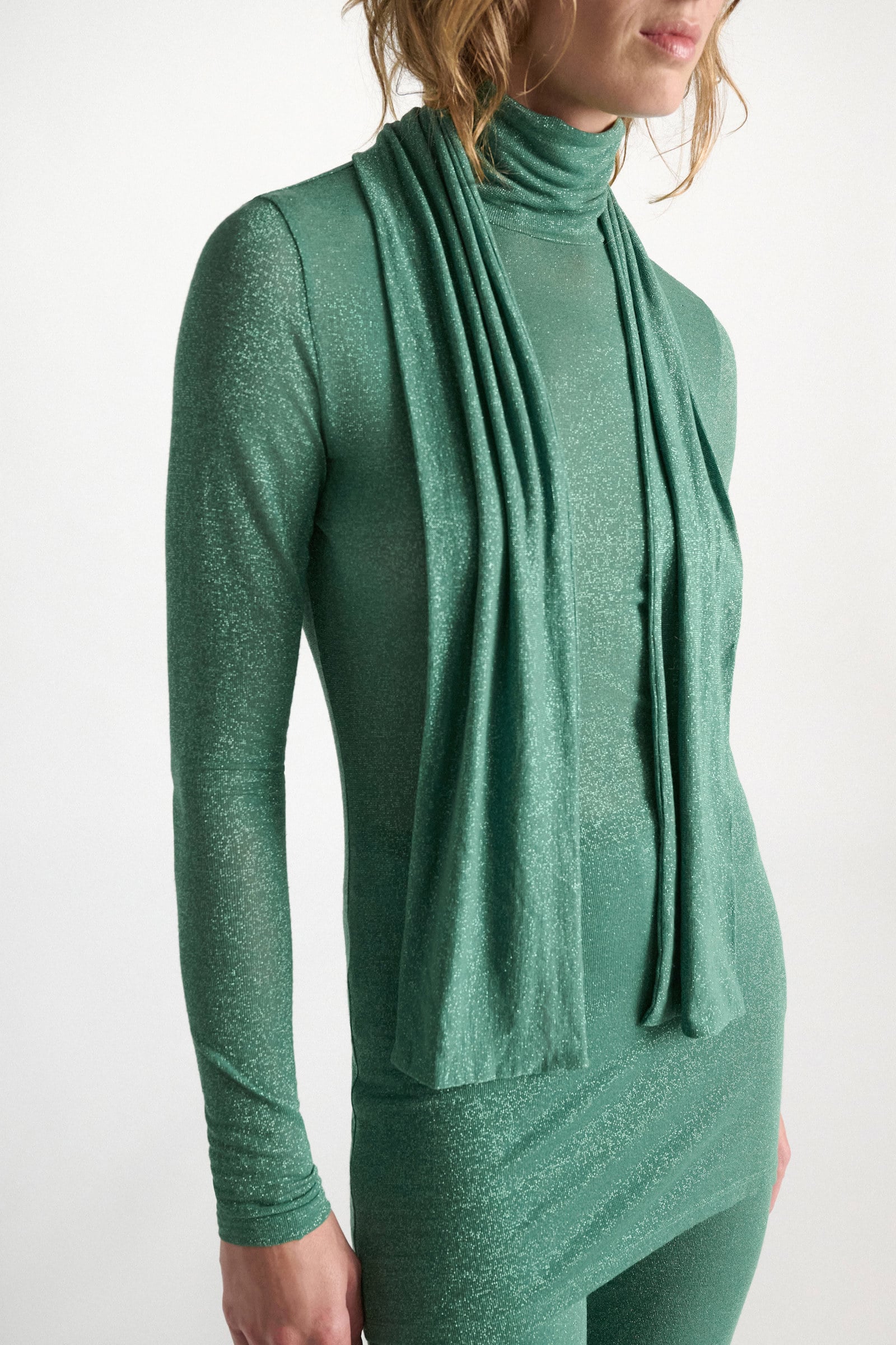 Dorothee Schumacher Schal aus Lurex-Jersey emerald Model Detail View