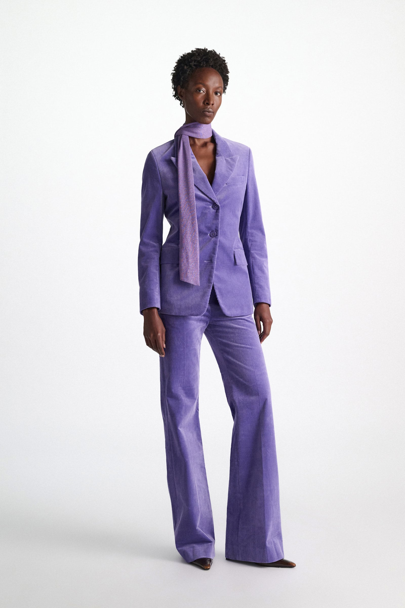 Dorothee Schumacher Schal aus Lurex-Jersey violet Model Front View