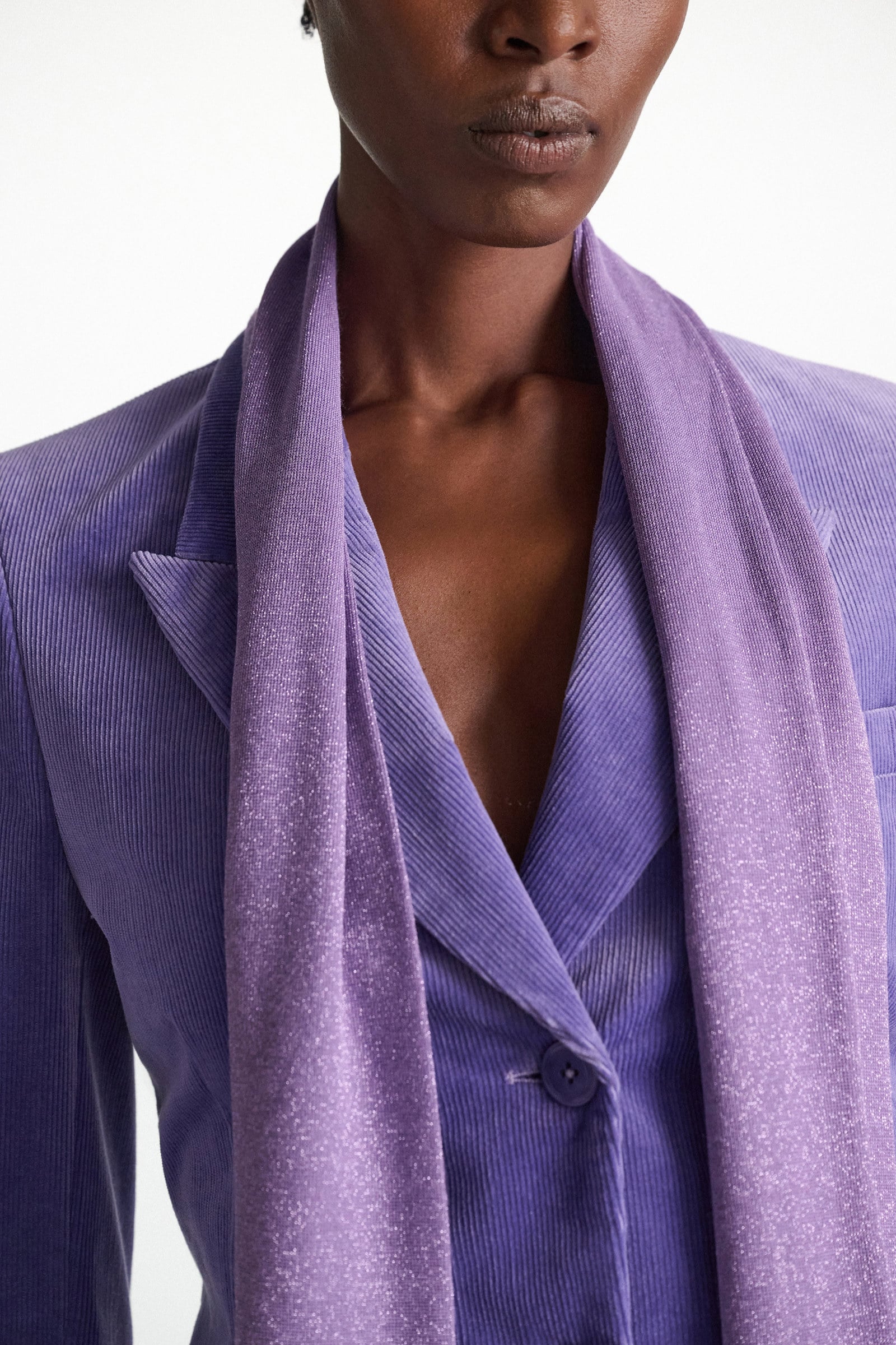 Dorothee Schumacher Schal aus Lurex-Jersey violet Model Detail View