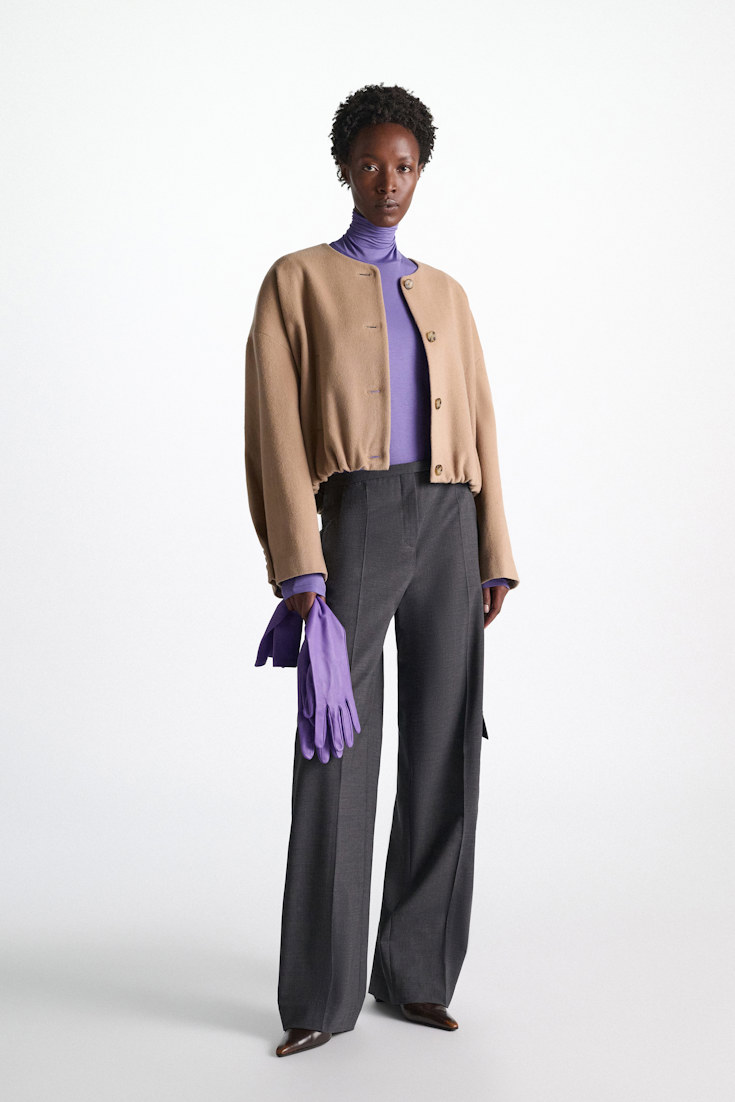 Dorothee Schumacher Glänzender Rollkragen mit langem Arm violet Model Front View