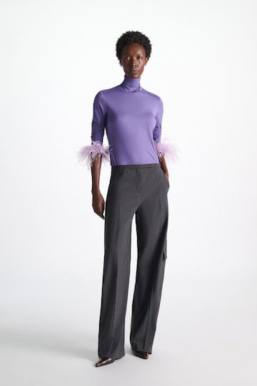 Dorothee Schumacher Glänzender Rollkragen mit langem Arm violet Model Detail View