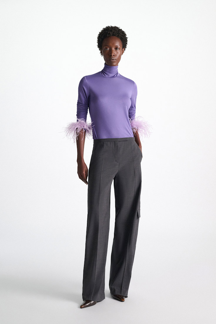 Dorothee Schumacher Glänzender Rollkragen mit langem Arm violet Model Detail View