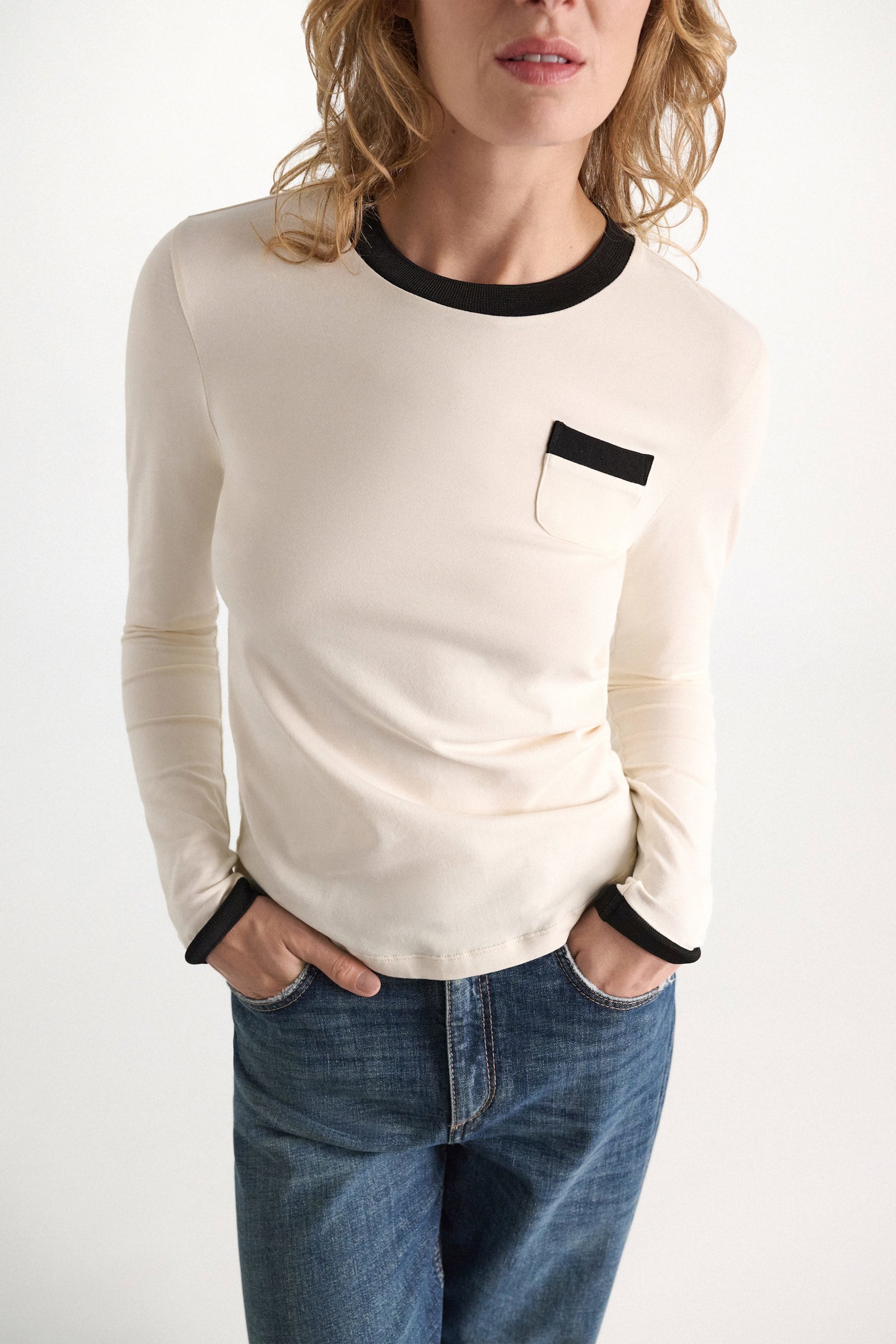 Dorothee Schumacher Longsleeve mit Kontrastbündchen canvas white Model Detail View