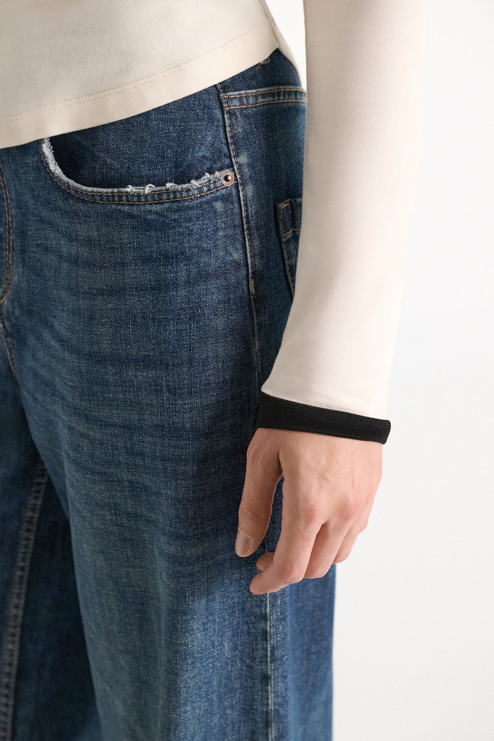 Dorothee Schumacher Longsleeve mit Kontrastbündchen canvas white Model Detail View