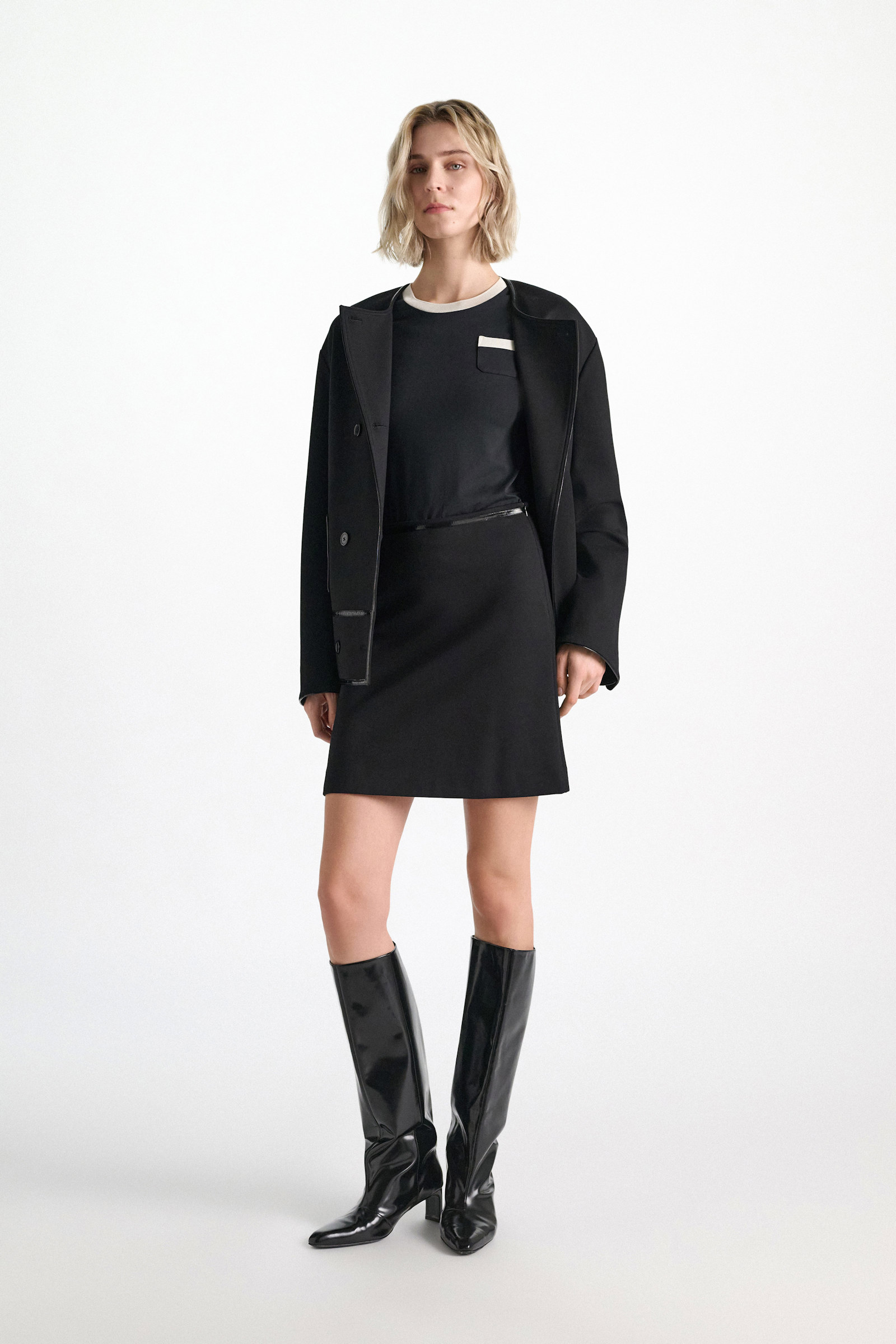 Dorothee Schumacher Longsleeve mit Kontrastbündchen vinyl black Model Front View