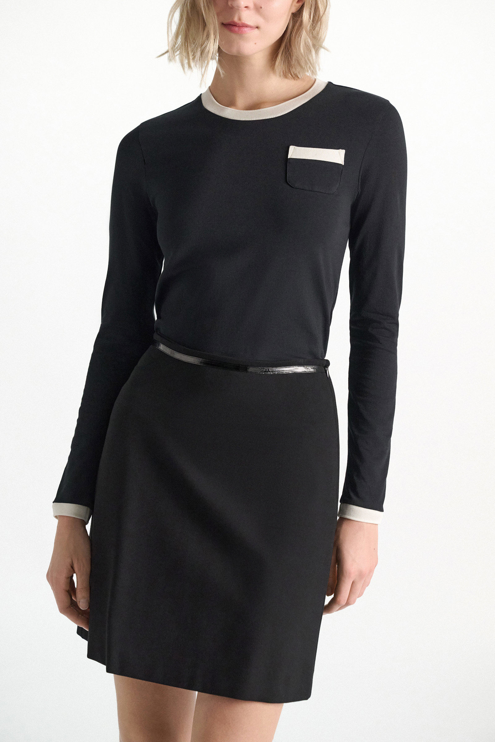 Dorothee Schumacher Longsleeve mit Kontrastbündchen vinyl black Model Detail View