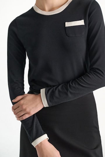Dorothee Schumacher Longsleeve mit Kontrastbündchen vinyl black Model Detail View