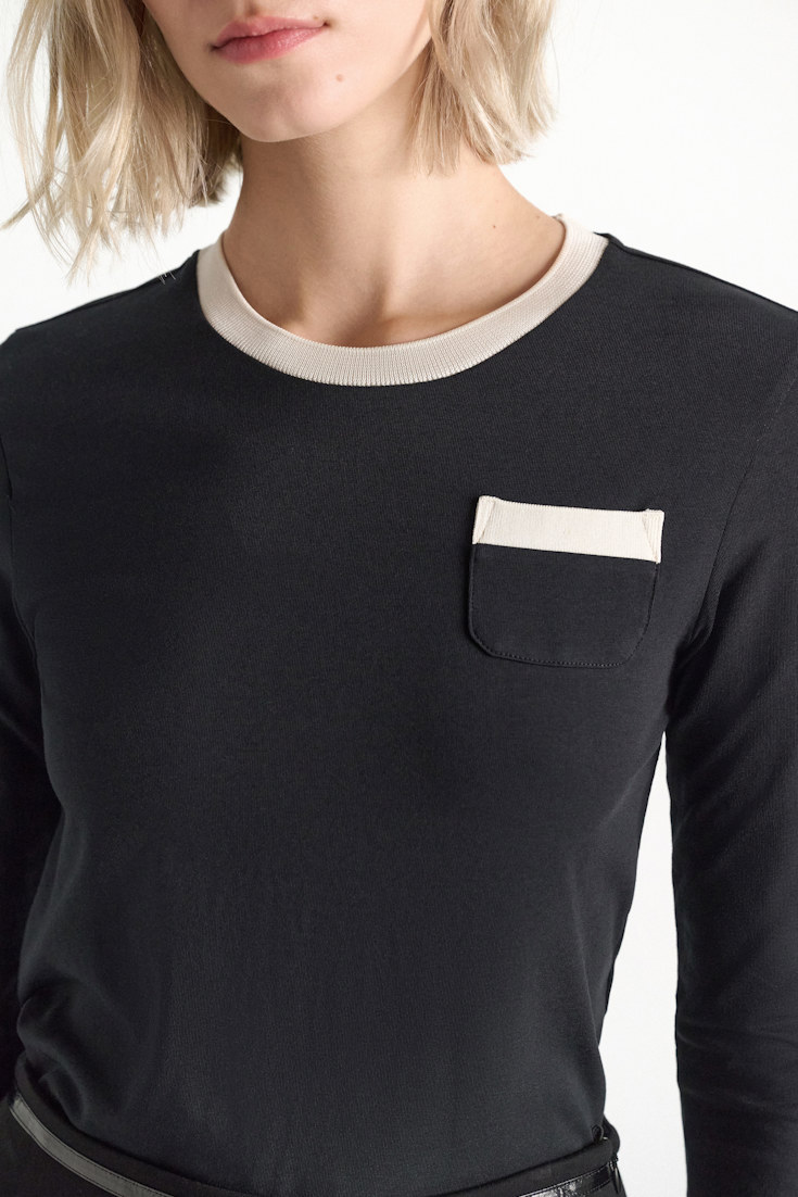 Dorothee Schumacher Longsleeve mit Kontrastbündchen vinyl black Model Detail View