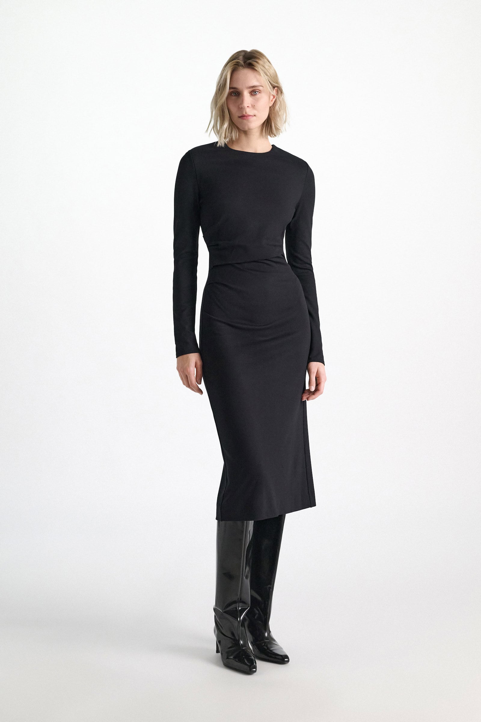 Dorothee Schumacher Travel jersey draped dress vinyl black Model Detail View