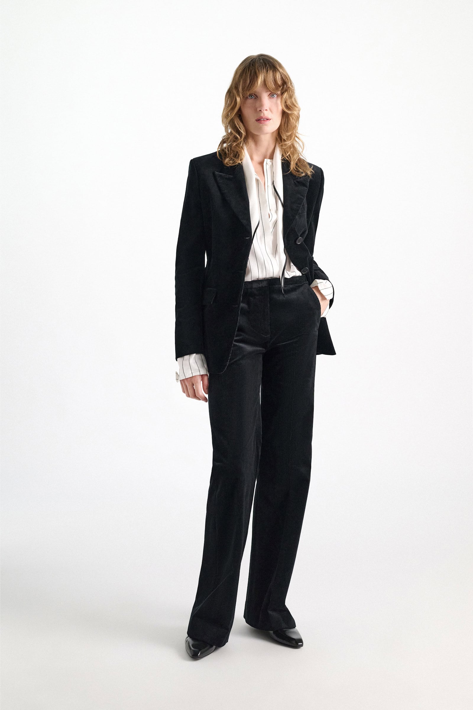 Dorothee Schumacher Cord-Hose vinyl black Model Front View
