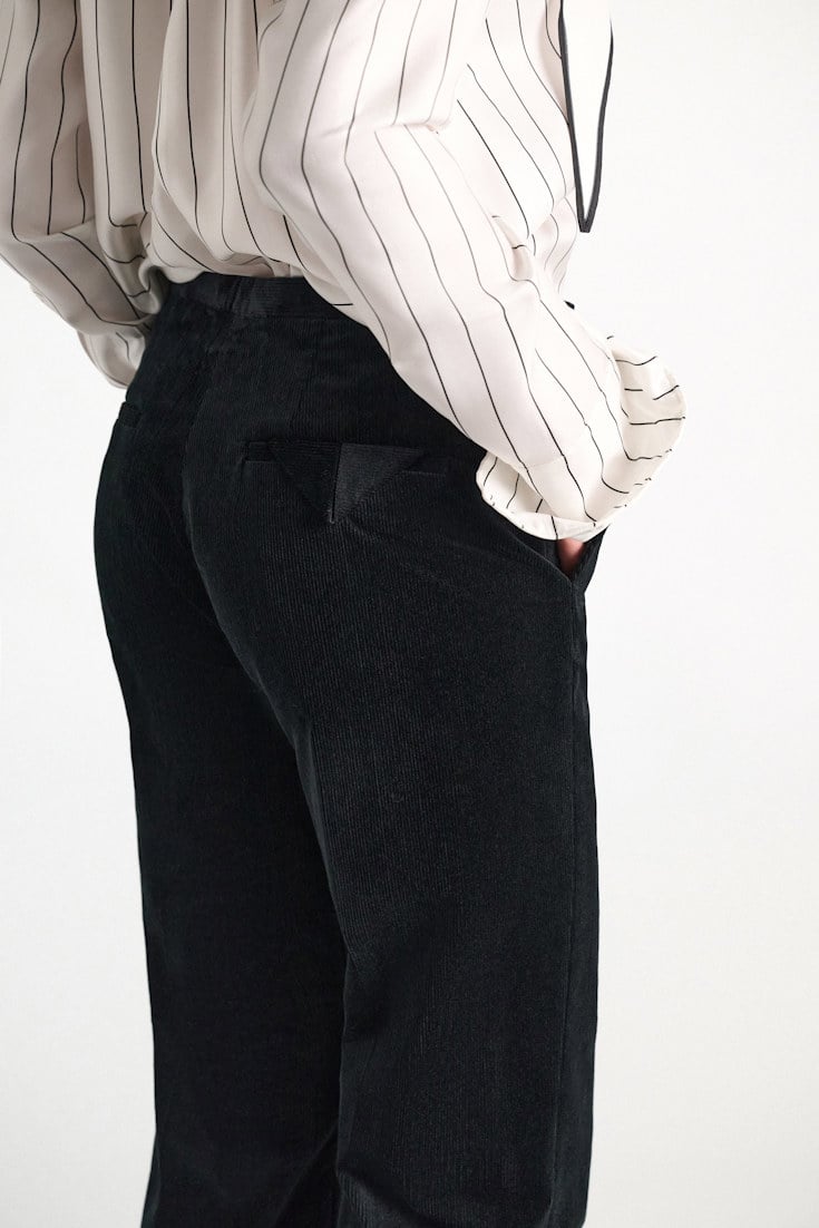 Dorothee Schumacher Cord-Hose vinyl black Model Detail View
