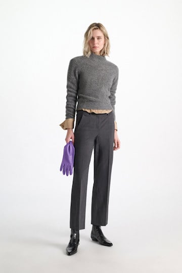 Dorothee Schumacher Lightweight wool belted cigarette pants vinyl black Model Detail View