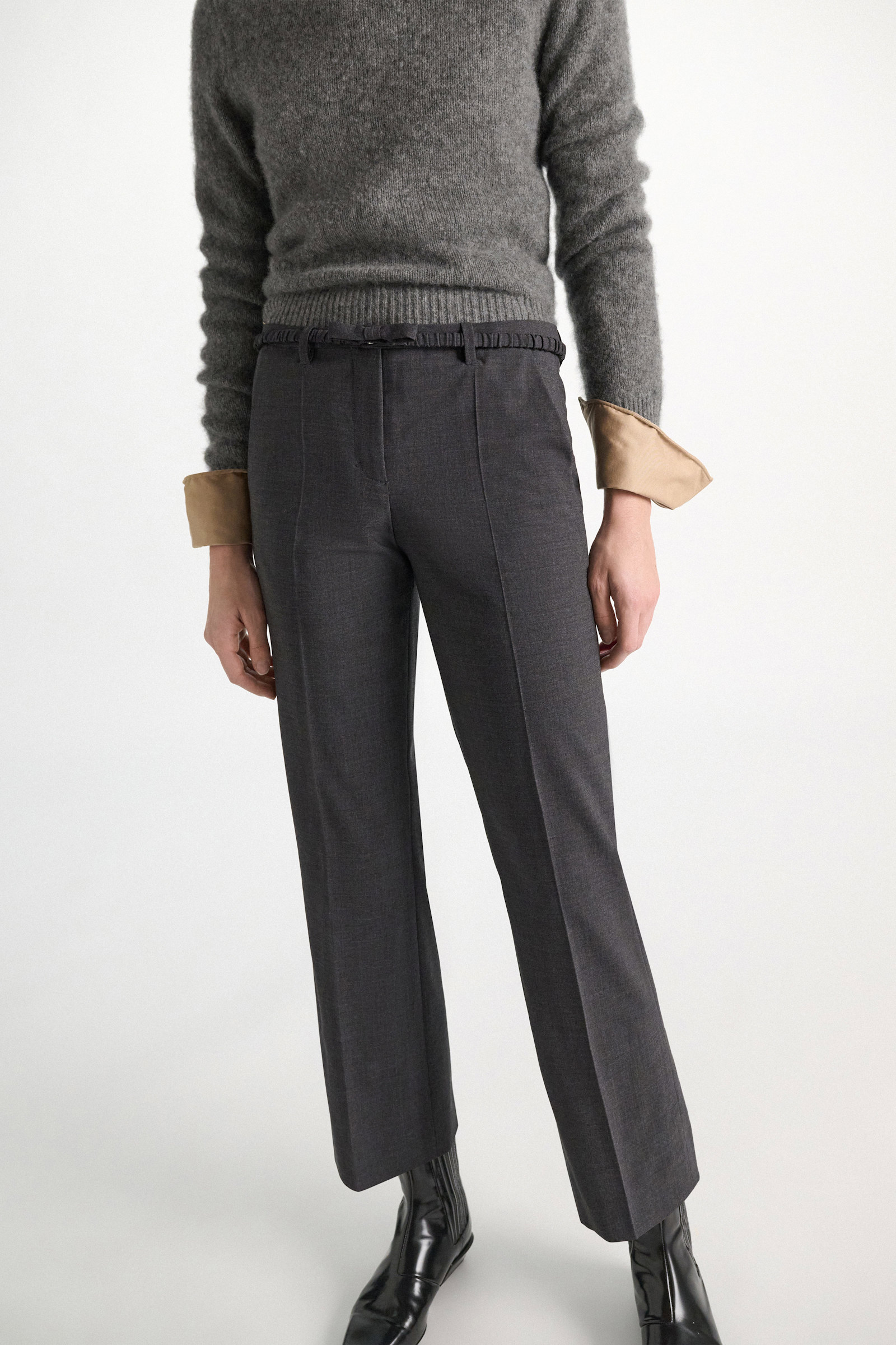 Dorothee Schumacher Lightweight wool belted cigarette pants vinyl black Model Detail View
