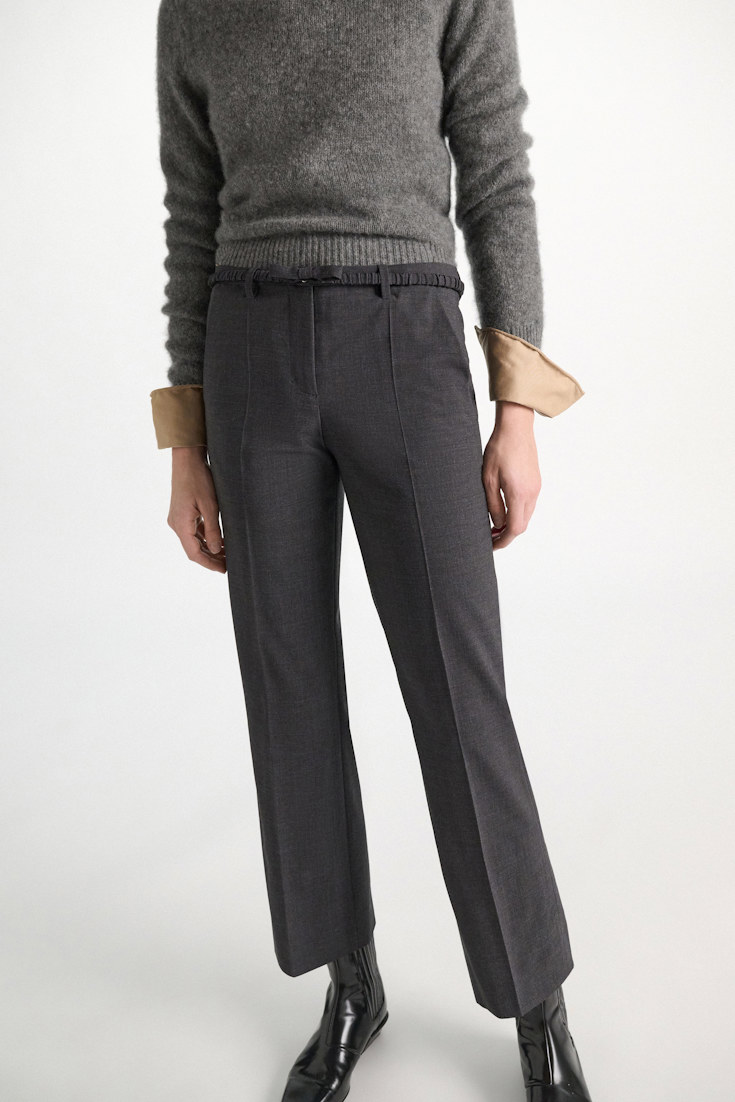 Dorothee Schumacher Lightweight wool belted cigarette pants vinyl black Model Detail View