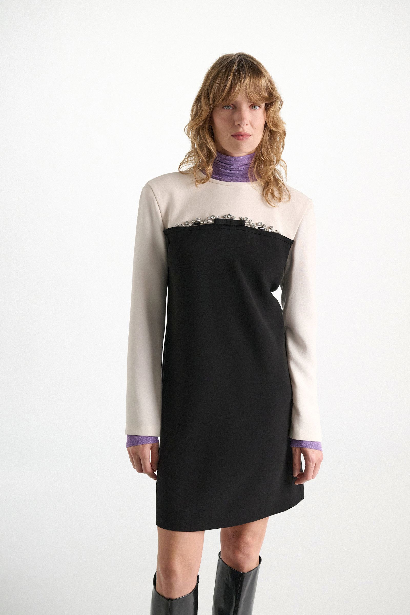 Dorothee Schumacher Mini-Shiftkleid aus japanischem Crêpe cream black patch Model Detail View