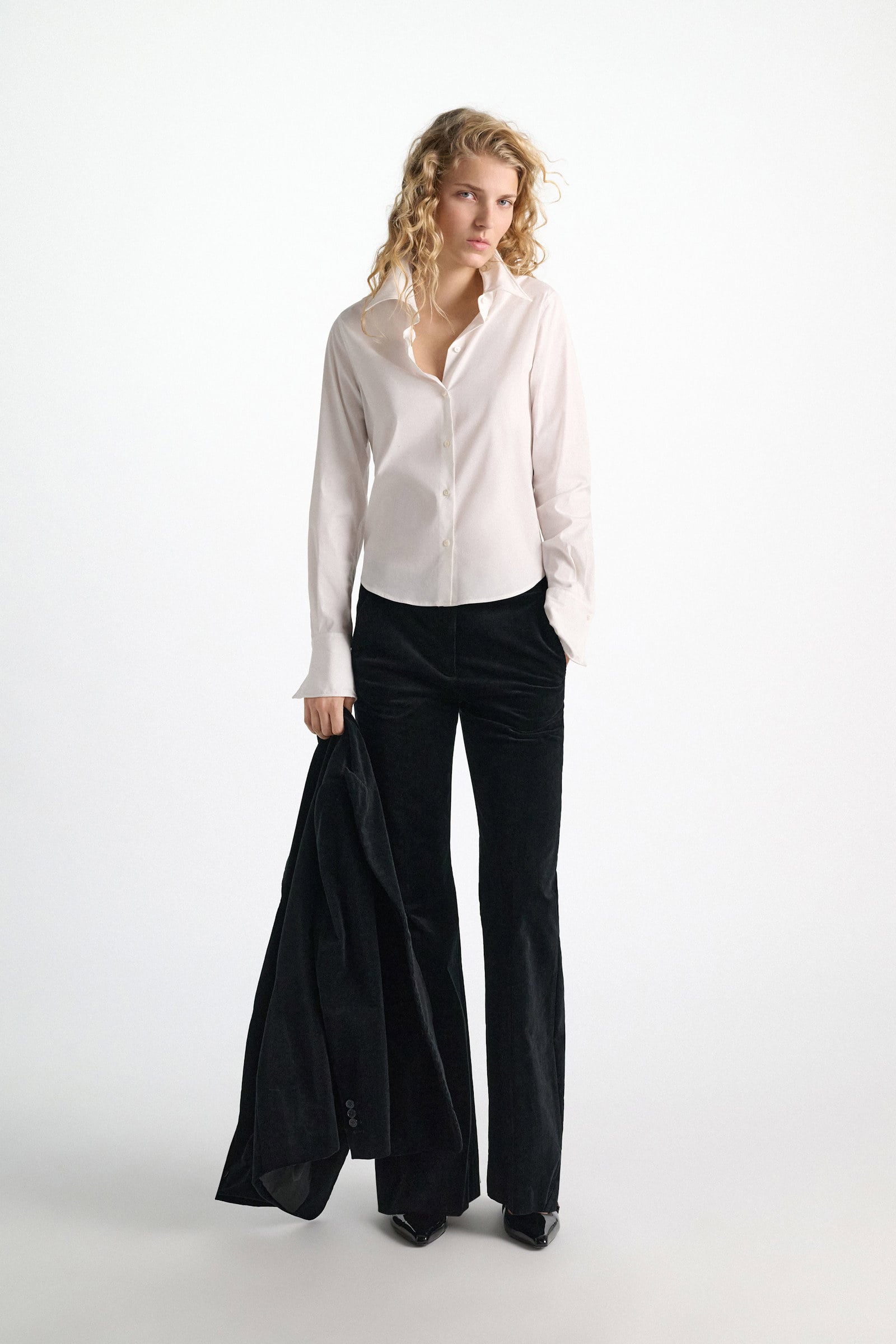 Dorothee Schumacher Cropped Bluse aus Stretch-Popeline pure white Model Detail View