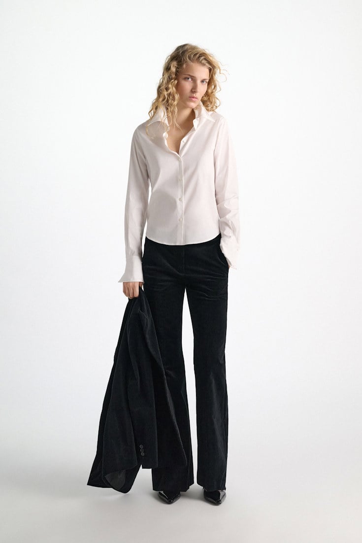 Dorothee Schumacher Cropped Bluse aus Stretch-Popeline pure white Model Detail View