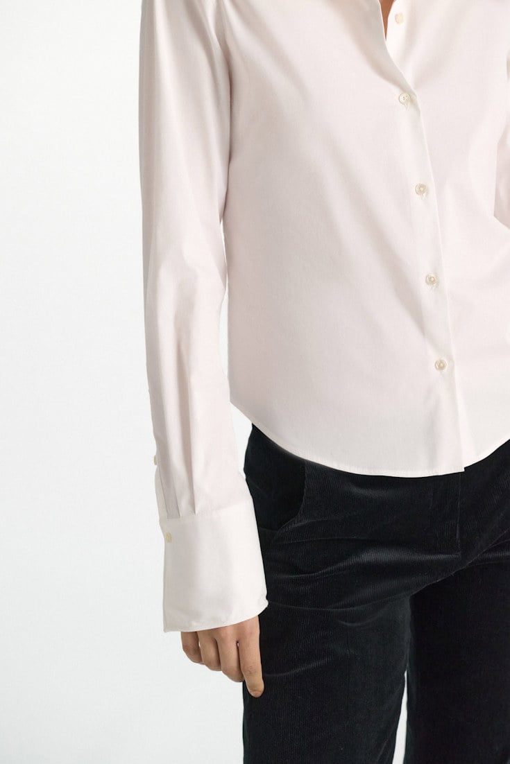Dorothee Schumacher Cropped Bluse aus Stretch-Popeline pure white Model Detail View