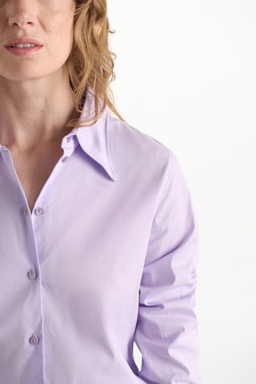Dorothee Schumacher Cropped poplin blouse lilac Model Detail View