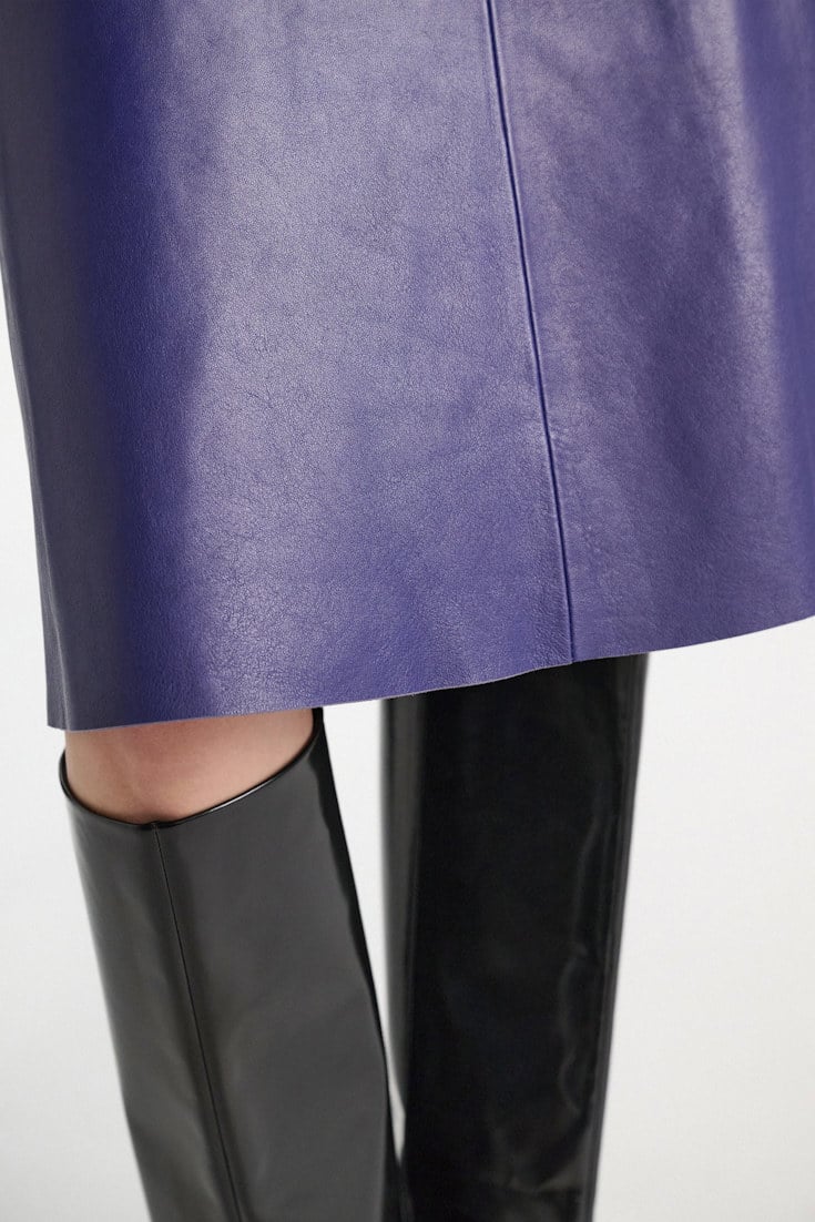 Dorothee Schumacher Leather skirt violet Model Detail View