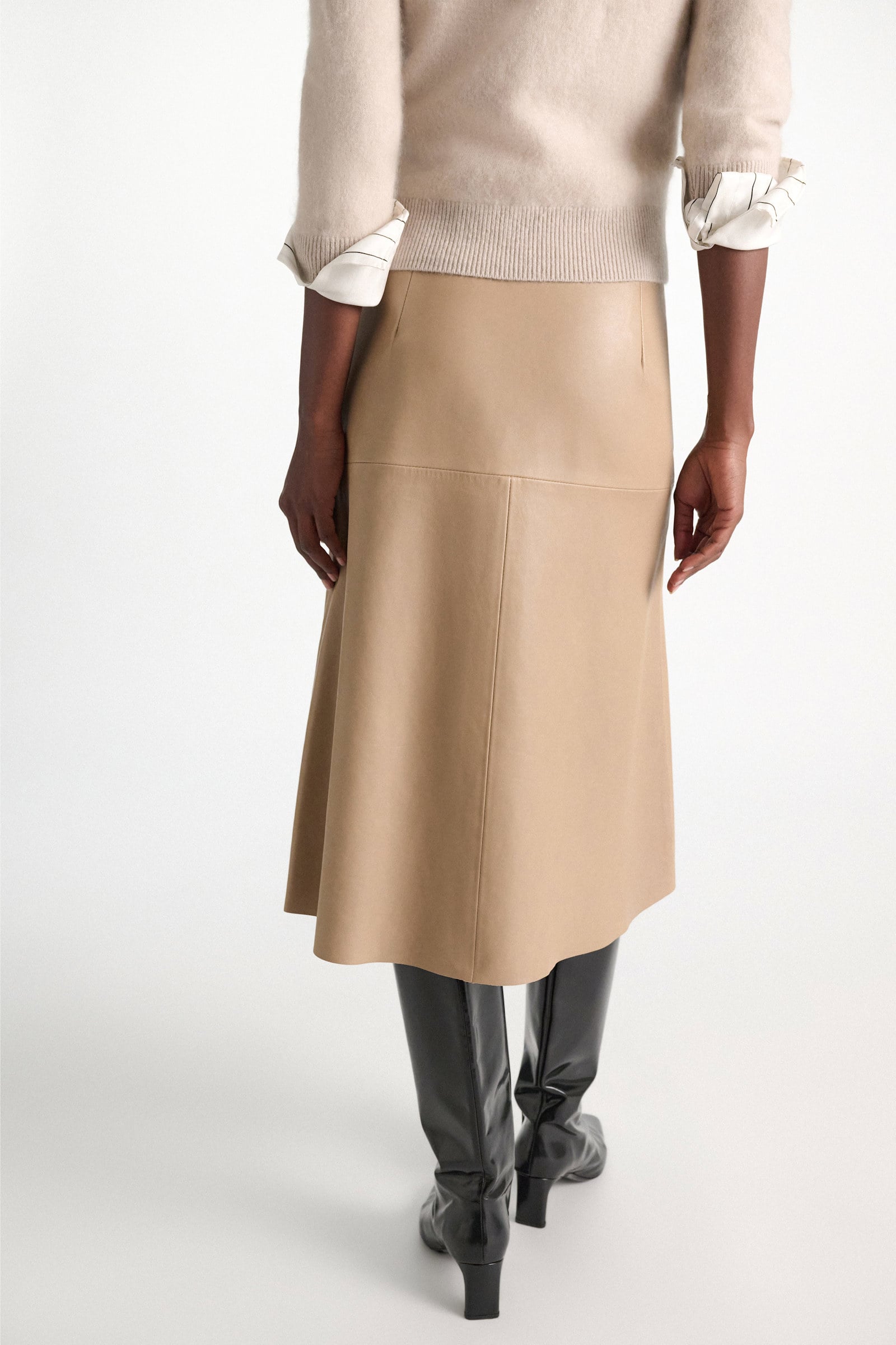 Dorothee Schumacher Leather skirt almond Model Detail View