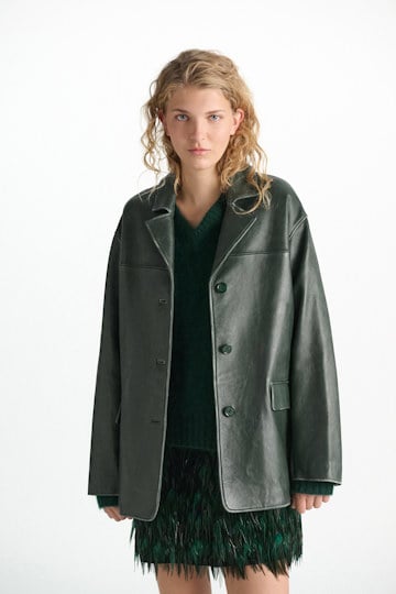 Dorothee Schumacher Oversized leather blazer emerald Model Detail View