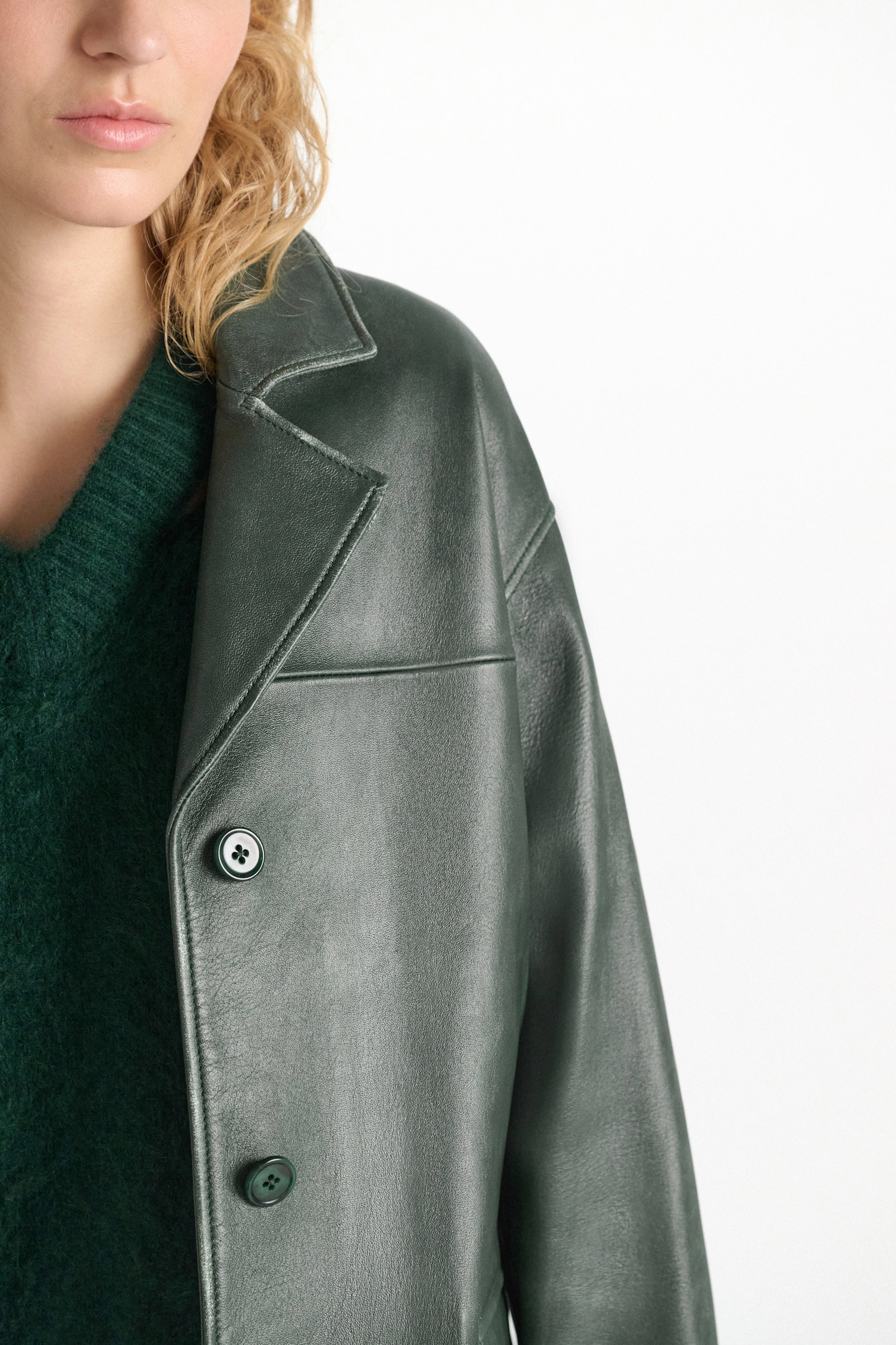 Dorothee Schumacher Oversized leather blazer emerald Model Detail View