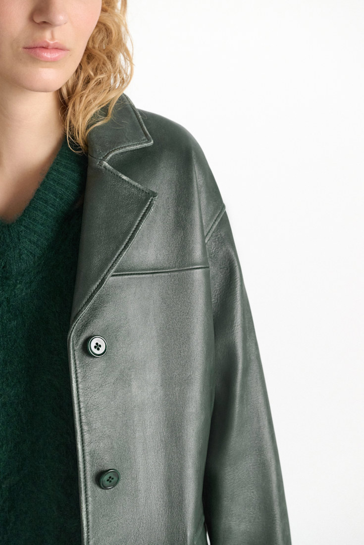 Dorothee Schumacher Oversized leather blazer emerald Model Detail View