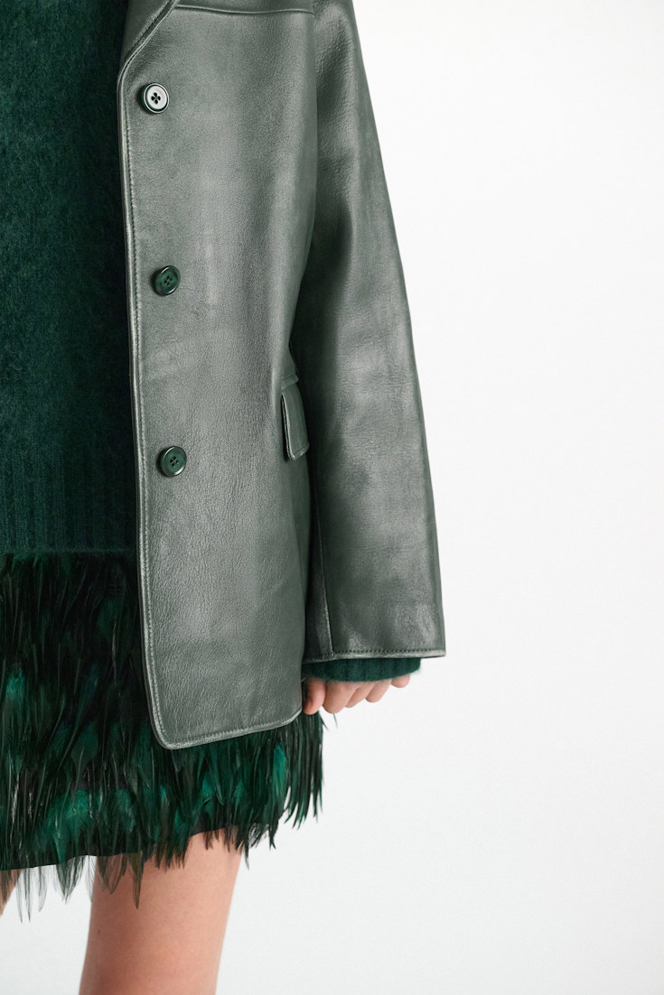 Dorothee Schumacher Oversized leather blazer emerald Model Detail View