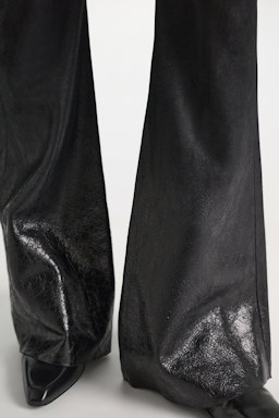 Dorothee Schumacher Wildleder-Flared-Hose mit glänzendem Degradé-Verlauf vinyl black