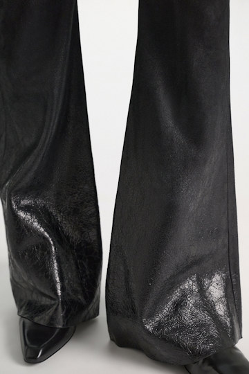 Dorothee Schumacher Suede dégradé pants vinyl black Model Detail View