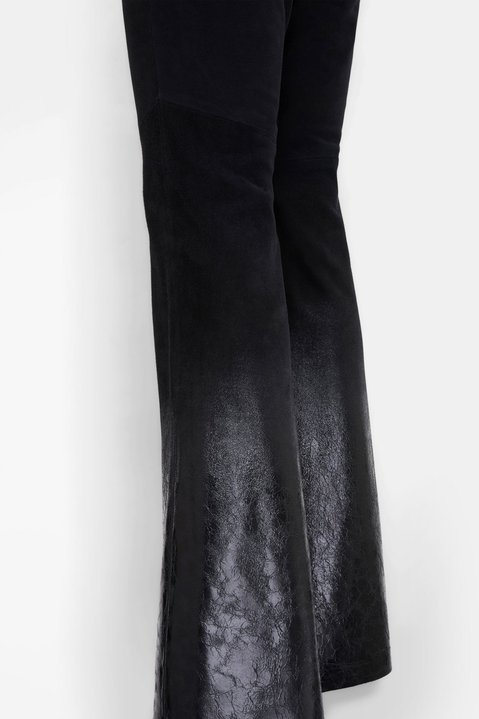 Dorothee Schumacher Wildleder-Flared-Hose mit glänzendem Degradé-Verlauf vinyl black Product Detail View