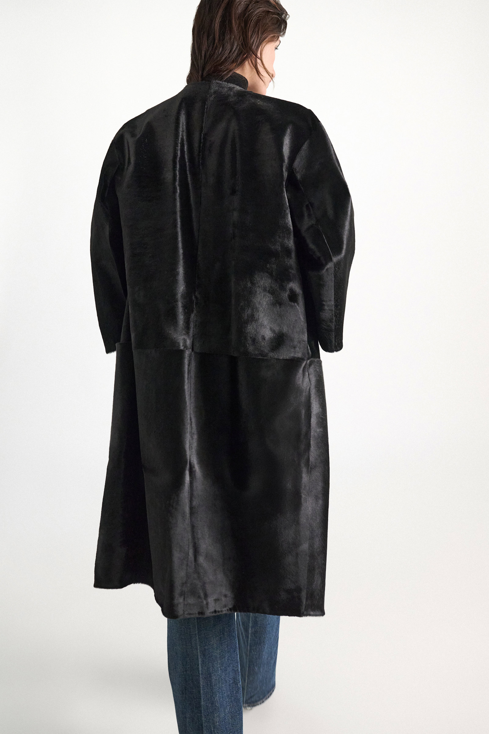 Dorothee Schumacher Fellmantel vinyl black Model Detail View