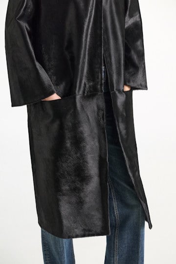 Dorothee Schumacher Fellmantel vinyl black Model Detail View