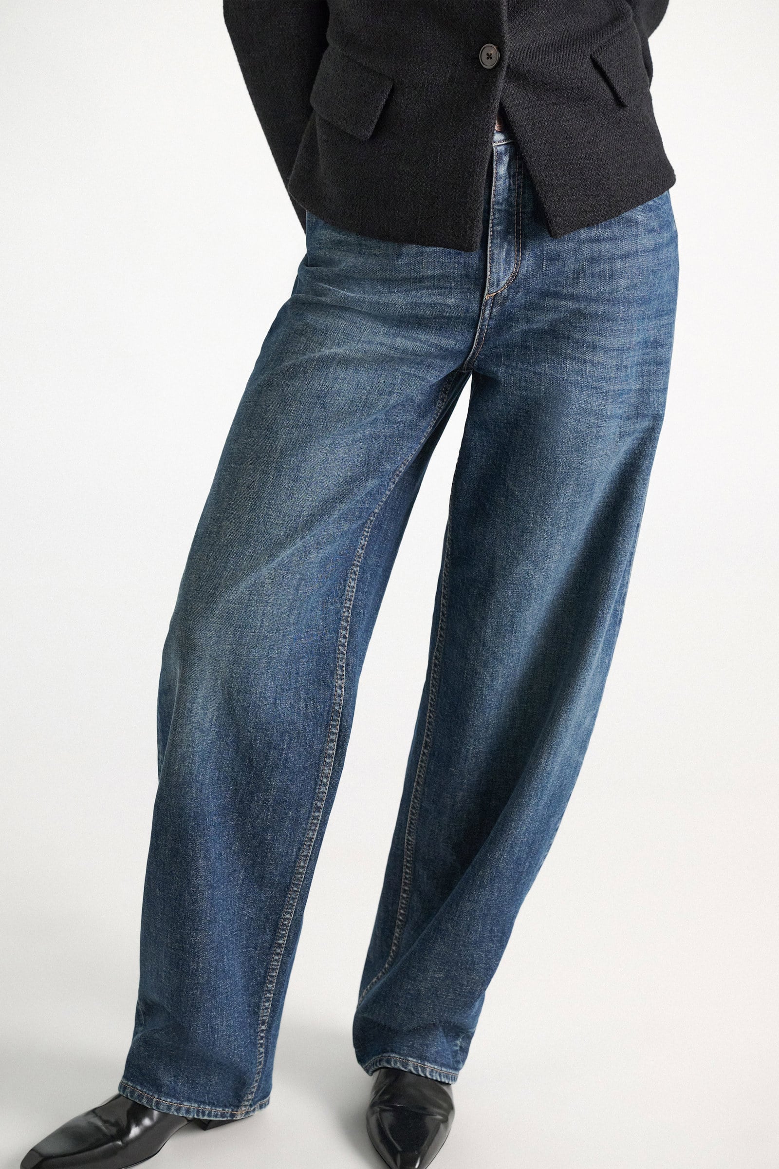 Dorothee Schumacher Wide barrel leg jeans denim blue Model Detail View