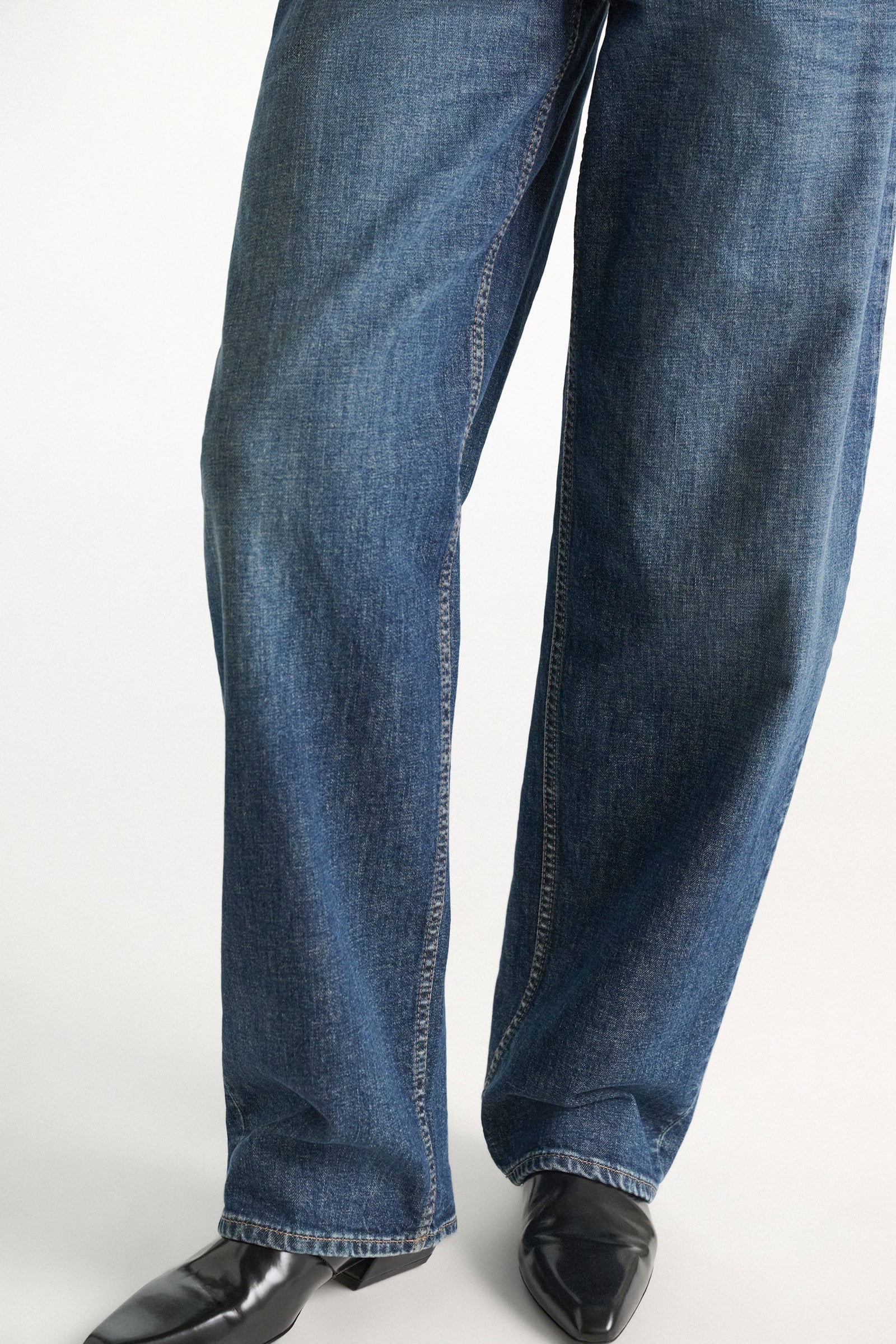 Dorothee Schumacher Wide barrel leg jeans denim blue Model Detail View